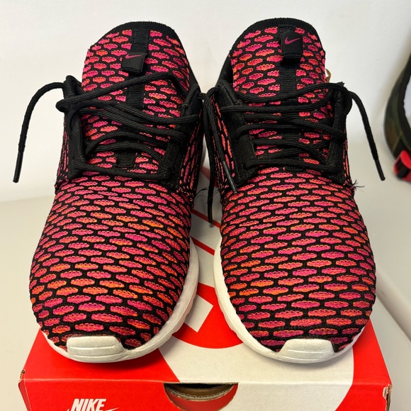 RARE - Nike Roshe Run Flyknit 'Fireberry' - Size 9 Men's - Picture 3 of 11